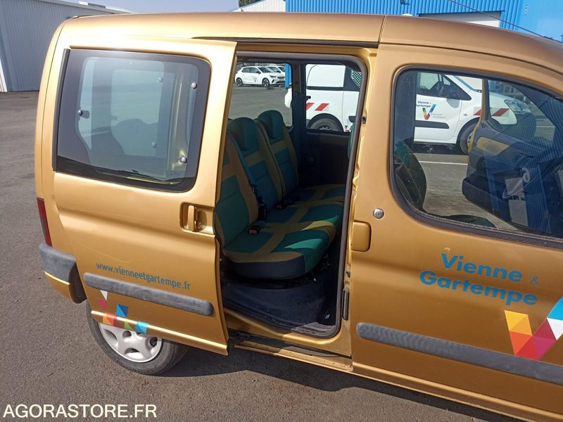 Citroën Berlingo 2L Hdi - 268784kms - 2002 - Automóvel: foto 4 Citroën Berlingo 2L Hdi - 268784kms - 2002 - Automóvel: foto 4