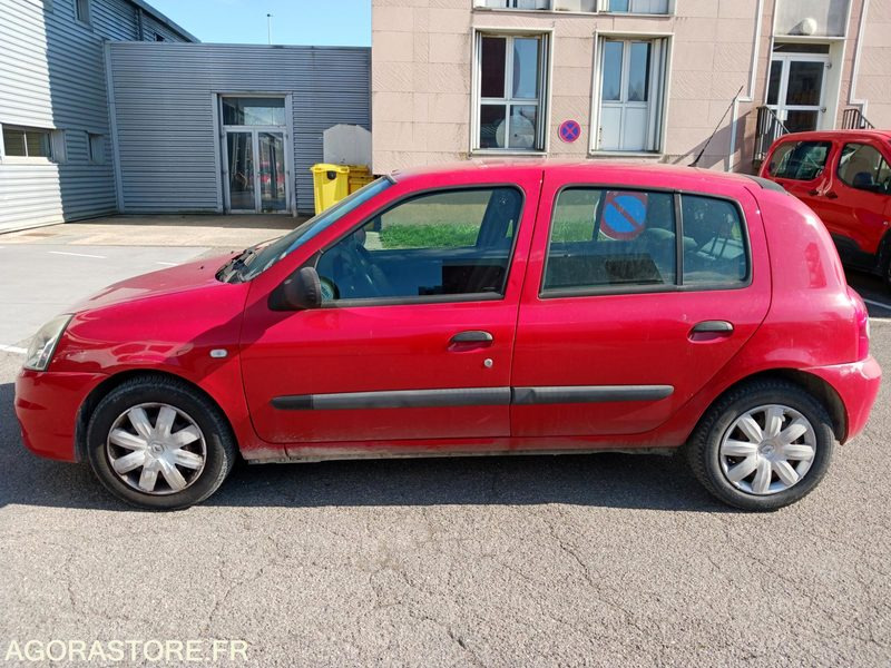 Clio 2010 - 99 363 km - Automóvel: foto 1 Clio 2010 - 99 363 km - Automóvel: foto 1