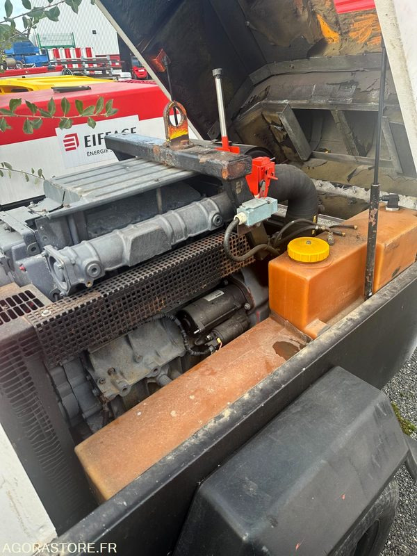 Compresseur mobile INGERSOLL P180 5m3/mm - Compressor de ar: foto 4 Compresseur mobile INGERSOLL P180 5m3/mm - Compressor de ar: foto 4