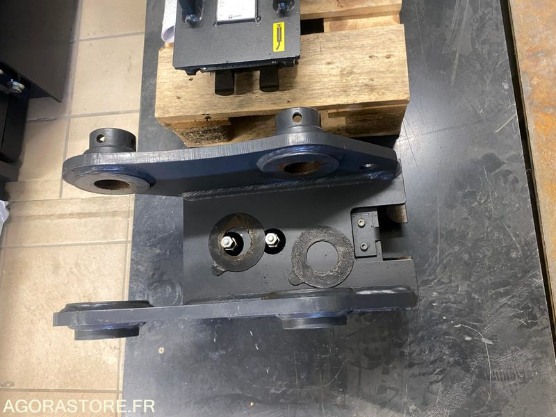 Coupleur hydraulique + 3 godets Neufs pour pelle 6T - Equipamento de construção: foto 4 Coupleur hydraulique + 3 godets Neufs pour pelle 6T - Equipamento de construção: foto 4