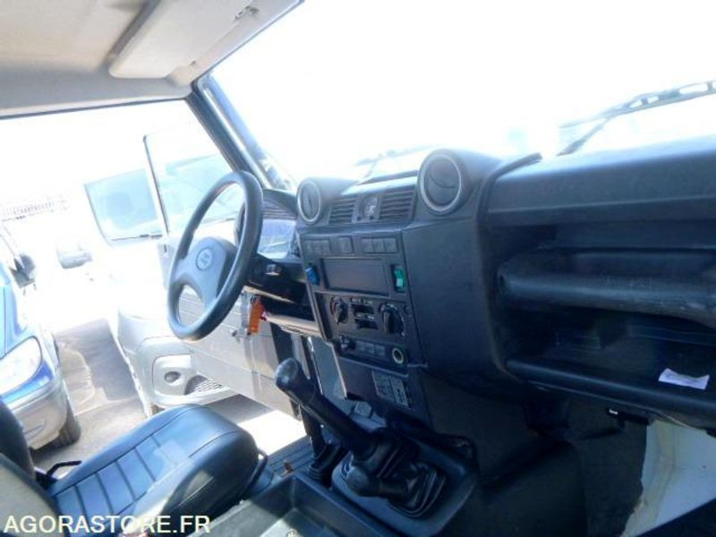 DEFENDER -Land Rover - 2011 - 131930km - 122ch - BON ETAT - SUV: foto 4 DEFENDER -Land Rover - 2011 - 131930km - 122ch - BON ETAT - SUV: foto 4