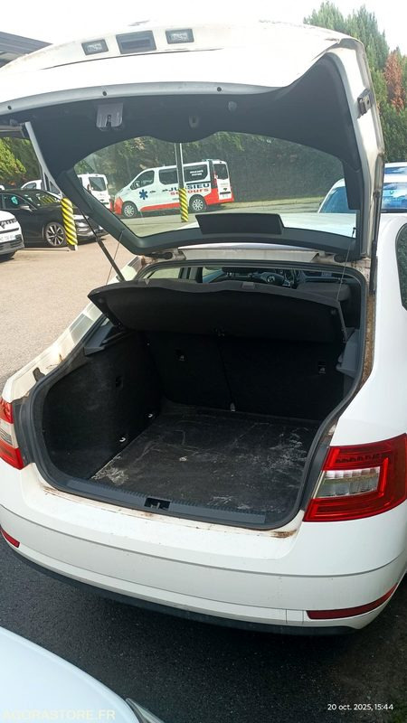 EP-729-TL - Non Roulant - SKODA OCTAVIA - VP -  349 390 Kms - Automóvel: foto 5 EP-729-TL - Non Roulant - SKODA OCTAVIA - VP -  349 390 Kms - Automóvel: foto 5