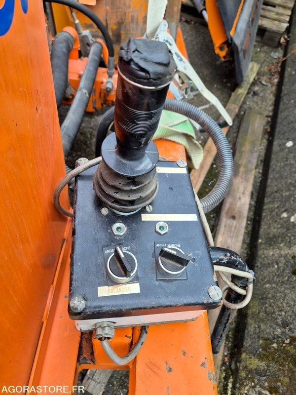 EPAREUSE FRONTALE CMV 450F 1999 - Limpa bermas: foto 4 EPAREUSE FRONTALE CMV 450F 1999 - Limpa bermas: foto 4