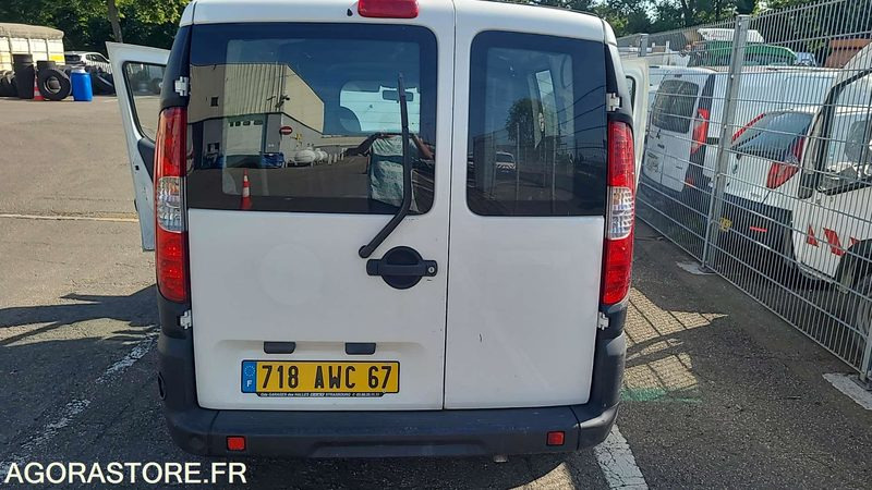 FIAT DOBLO CARGO - 2007 - 98427KM - 718 AWC 67 - Furgão compacto: foto 4 FIAT DOBLO CARGO - 2007 - 98427KM - 718 AWC 67 - Furgão compacto: foto 4