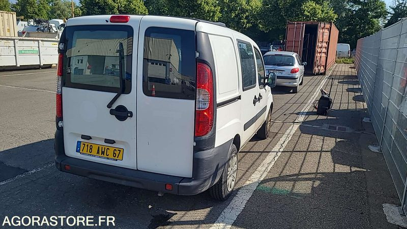 FIAT DOBLO CARGO - 2007 - 98427KM - 718 AWC 67 - Furgão compacto: foto 3 FIAT DOBLO CARGO - 2007 - 98427KM - 718 AWC 67 - Furgão compacto: foto 3