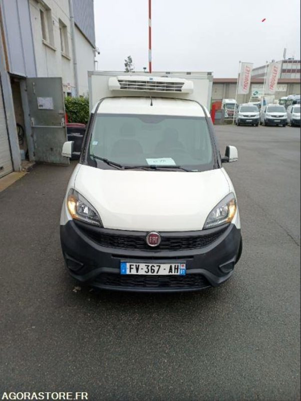 FIAT DOBLO PLANCHER CABINE- 2020- 79936KM - Furgão compacto: foto 1 FIAT DOBLO PLANCHER CABINE- 2020- 79936KM - Furgão compacto: foto 1