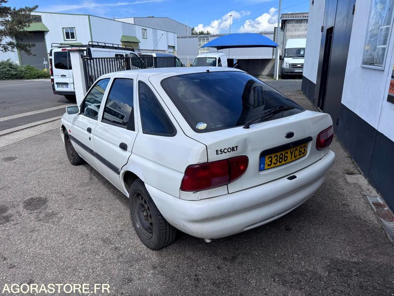 FORD ESCORT 1.4I 73CH - 1998 - 202907KMS - Automóvel: foto 5 FORD ESCORT 1.4I 73CH - 1998 - 202907KMS - Automóvel: foto 5