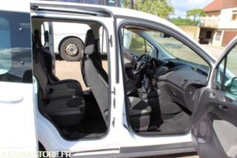 FORD TOURNEO - 2017 - 178 348 KMS - EP426FZ - Furgão compacto: foto 5 FORD TOURNEO - 2017 - 178 348 KMS - EP426FZ - Furgão compacto: foto 5