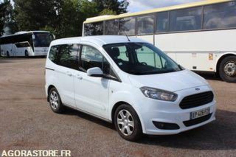 FORD TOURNEO - 2017 - 178 348 KMS - EP426FZ - Furgão compacto: foto 2 FORD TOURNEO - 2017 - 178 348 KMS - EP426FZ - Furgão compacto: foto 2