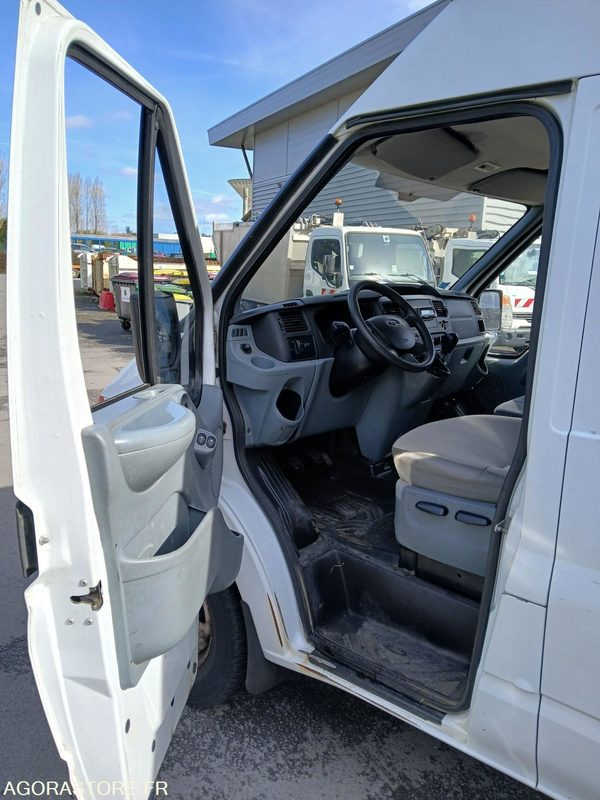 FORD TRANSIT 130 T 350 - 2007 - 215 772km - Furgão: foto 5 FORD TRANSIT 130 T 350 - 2007 - 215 772km - Furgão: foto 5