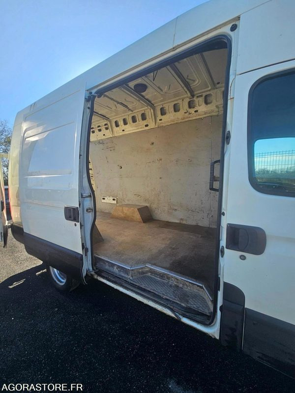 FOURGON IVECO 13 M3 - 2011 - 195 395 KMS - Furgão: foto 5 FOURGON IVECO 13 M3 - 2011 - 195 395 KMS - Furgão: foto 5
