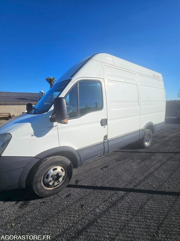 FOURGON IVECO 13 M3 - 2011 - 195 395 KMS - Furgão: foto 2 FOURGON IVECO 13 M3 - 2011 - 195 395 KMS - Furgão: foto 2
