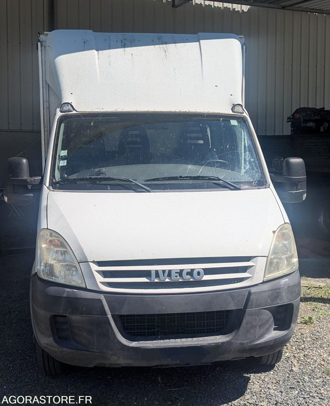 FOURGON IVECO 35C18 - 2008 - 182 000 KM - Furgão: foto 1 FOURGON IVECO 35C18 - 2008 - 182 000 KM - Furgão: foto 1