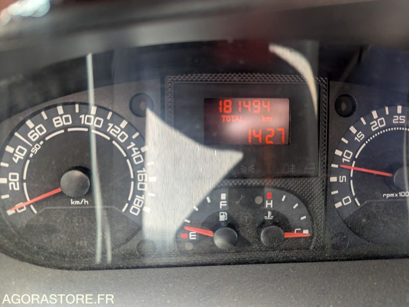 FOURGON IVECO 35C18 - 2008 - 182 000 KM - Furgão: foto 4 FOURGON IVECO 35C18 - 2008 - 182 000 KM - Furgão: foto 4