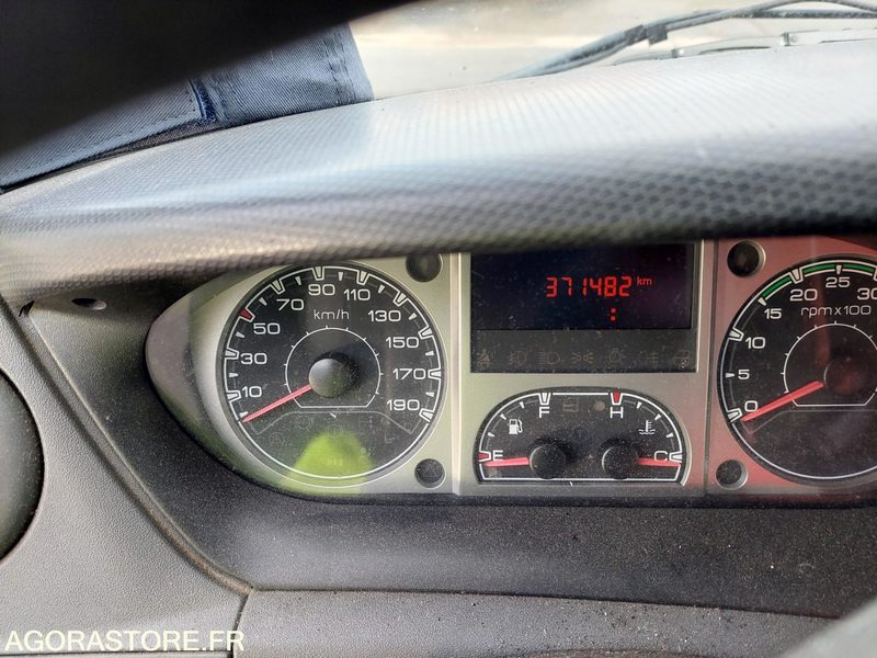 FOURGON IVECO AVEC GROUPE HP 371482 KMS / BC273MB (VENTE EXPORT UNIQUEMENT) - Furgão: foto 4 FOURGON IVECO AVEC GROUPE HP 371482 KMS / BC273MB (VENTE EXPORT UNIQUEMENT) - Furgão: foto 4
