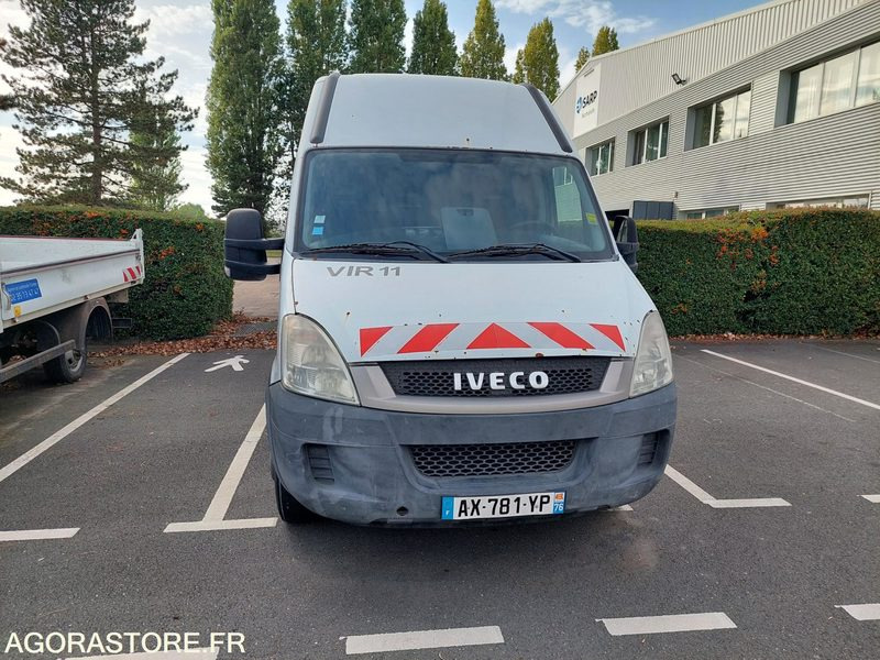FOURGON IVECO AVEC GROUPE HP / AX781YP (VENTE EXPORT UNIQUEMENT) - Furgão: foto 2 FOURGON IVECO AVEC GROUPE HP / AX781YP (VENTE EXPORT UNIQUEMENT) - Furgão: foto 2