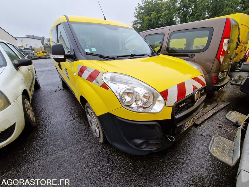 Fiat Doblo - CZ965NE - 2013 - 228239km - Furgão compacto: foto 2 Fiat Doblo - CZ965NE - 2013 - 228239km - Furgão compacto: foto 2