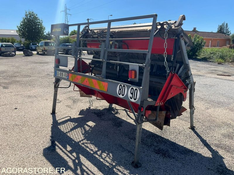 GRAVILLONNEUR ROLA 450 MAUGUIN D'OCCASION - Máquina de asfalto: foto 3 GRAVILLONNEUR ROLA 450 MAUGUIN D'OCCASION - Máquina de asfalto: foto 3