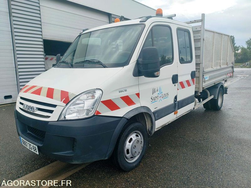 IVECO 35C12D - Furgão: foto 1 IVECO 35C12D - Furgão: foto 1