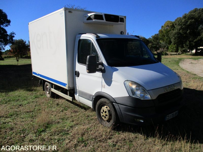IVECO 35S13 de 2013 426915Kms "d'autoroute"chassis cabine frigorifique - Carrinha frigorífica: foto 2 IVECO 35S13 de 2013 426915Kms "d'autoroute"chassis cabine frigorifique - Carrinha frigorífica: foto 2