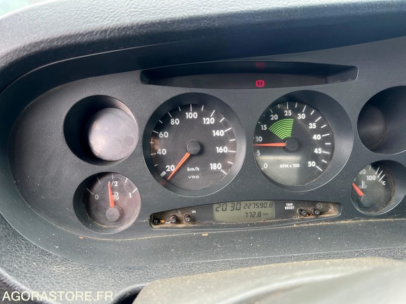 IVECO BENNE 35C12 - Furgão basculante: foto 5 IVECO BENNE 35C12 - Furgão basculante: foto 5