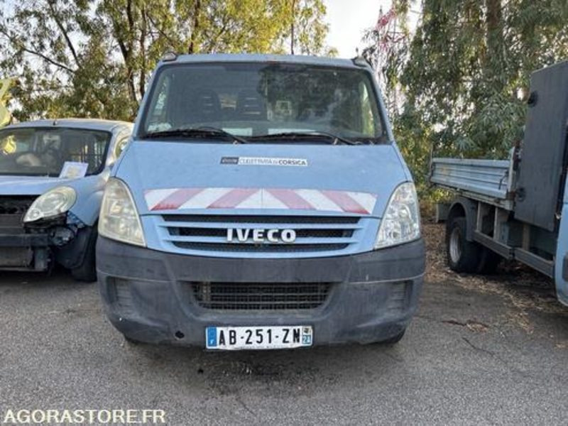 IVECO DAILY - 2009 - 142112KM - AB251ZN - Furgão: foto 1 IVECO DAILY - 2009 - 142112KM - AB251ZN - Furgão: foto 1