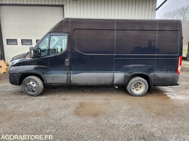IVECO DAILY 35C21- 2017 / 170000 KM - Furgão: foto 3 IVECO DAILY 35C21- 2017 / 170000 KM - Furgão: foto 3