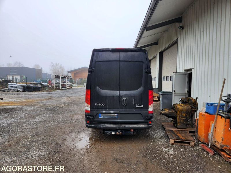 IVECO DAILY 35C21- 2017 / 170000 KM - Furgão: foto 4 IVECO DAILY 35C21- 2017 / 170000 KM - Furgão: foto 4