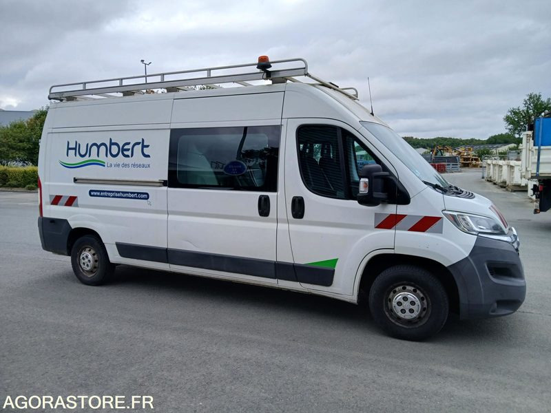 JUMPER 7 PLACES - 2015 / 194 131 KM - Furgão: foto 1 JUMPER 7 PLACES - 2015 / 194 131 KM - Furgão: foto 1