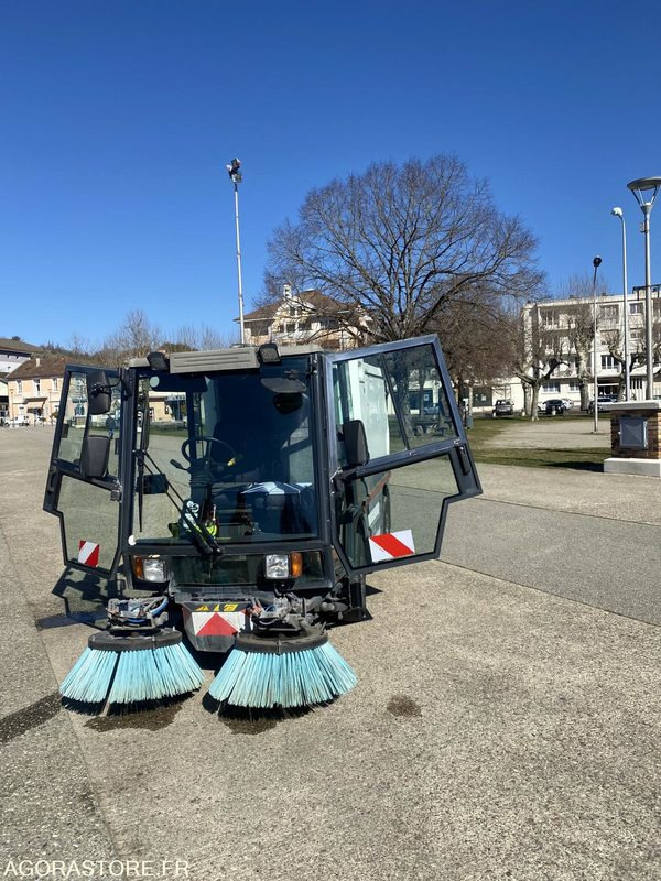 LOT DE DEUX BALAYEUSE SCHMIDT SWINGO 2001 ET 2003 + UNE BALAYEUSE BOSCHUNG 2001 - Varredora urbana: foto 5 LOT DE DEUX BALAYEUSE SCHMIDT SWINGO 2001 ET 2003 + UNE BALAYEUSE BOSCHUNG 2001 - Varredora urbana: foto 5