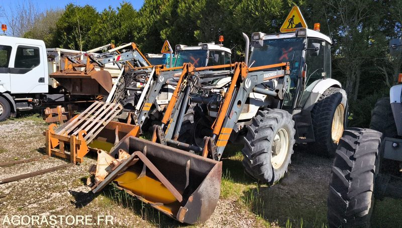 Lot Renault - Tracteur ergos 110-CF 056 - 2001 - 11404 et CHARGEUR FAUCHEUX TRF0 - Trator: foto 1 Lot Renault - Tracteur ergos 110-CF 056 - 2001 - 11404 et CHARGEUR FAUCHEUX TRF0 - Trator: foto 1