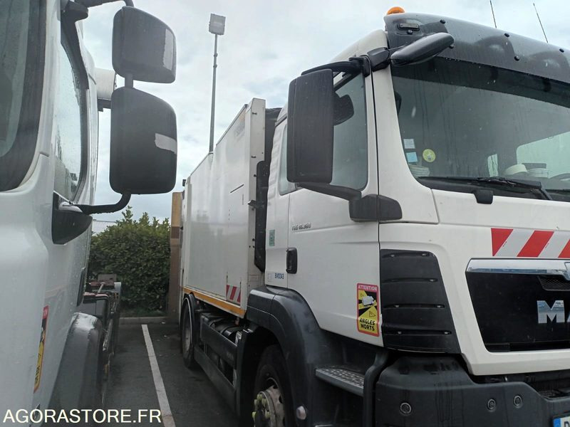 MAN 19T/BOM - DF199ND - 2014 / 189 000 KM - Caminhão de lixo: foto 2 MAN 19T/BOM - DF199ND - 2014 / 189 000 KM - Caminhão de lixo: foto 2