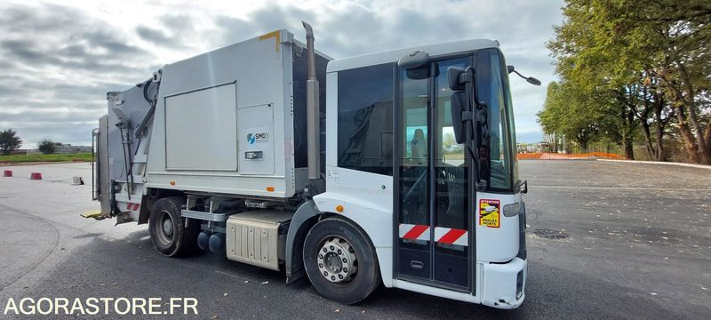 MERCEDES ECONIC - 2015 - Caminhão de lixo: foto 2 MERCEDES ECONIC - 2015 - Caminhão de lixo: foto 2