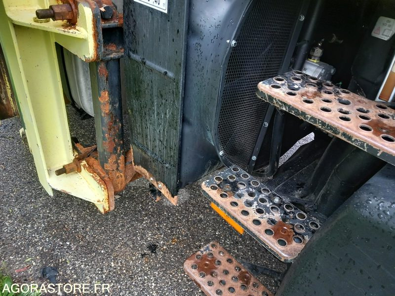 MERCEDES UNIMOG 4X4 4RD AVEC SALEUSE ET AILERONS KU0105 SL0307 AB0107 AB0107 - Veículo limpa-neves: foto 4 MERCEDES UNIMOG 4X4 4RD AVEC SALEUSE ET AILERONS KU0105 SL0307 AB0107 AB0107 - Veículo limpa-neves: foto 4