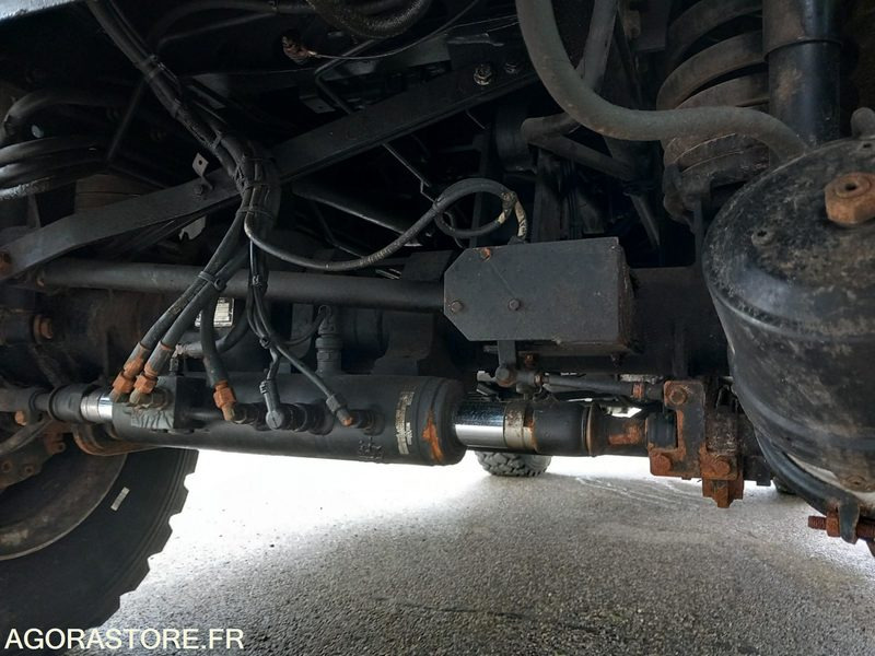 MERCEDES UNIMOG 4X4 4RD AVEC SALEUSE ET AILERONS KU0105 SL0307 AB0107 AB0107 - Veículo limpa-neves: foto 5 MERCEDES UNIMOG 4X4 4RD AVEC SALEUSE ET AILERONS KU0105 SL0307 AB0107 AB0107 - Veículo limpa-neves: foto 5