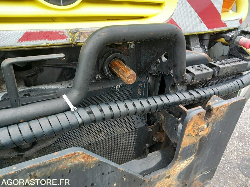 MERCEDES UNIMOG 4X4 4RD AVEC SALEUSE ET AILERONS KU0105 SL0307 AB0107 AB0107 - Veículo limpa-neves: foto 3 MERCEDES UNIMOG 4X4 4RD AVEC SALEUSE ET AILERONS KU0105 SL0307 AB0107 AB0107 - Veículo limpa-neves: foto 3
