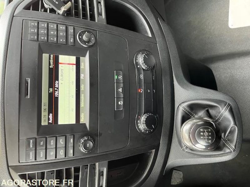 MERCEDES VITO MIXTO 116 CDI LONG 5 PLACES - 2021 - 193 000km - Furgão: foto 4 MERCEDES VITO MIXTO 116 CDI LONG 5 PLACES - 2021 - 193 000km - Furgão: foto 4
