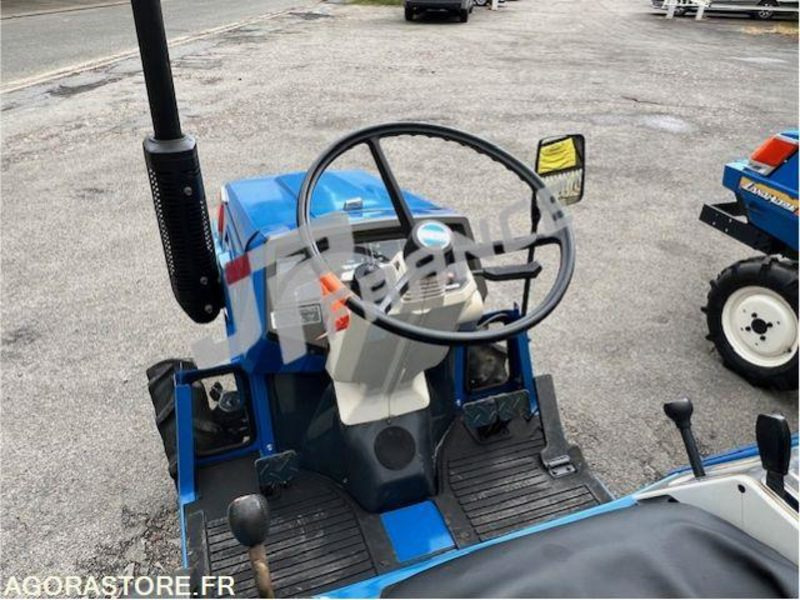 MICROTRACTEUR ISEKI 14 CV 4 ROUES MOTRICES DIESEL 1263H DANS L'ETAT ROULANT - Trator: foto 4 MICROTRACTEUR ISEKI 14 CV 4 ROUES MOTRICES DIESEL 1263H DANS L'ETAT ROULANT - Trator: foto 4
