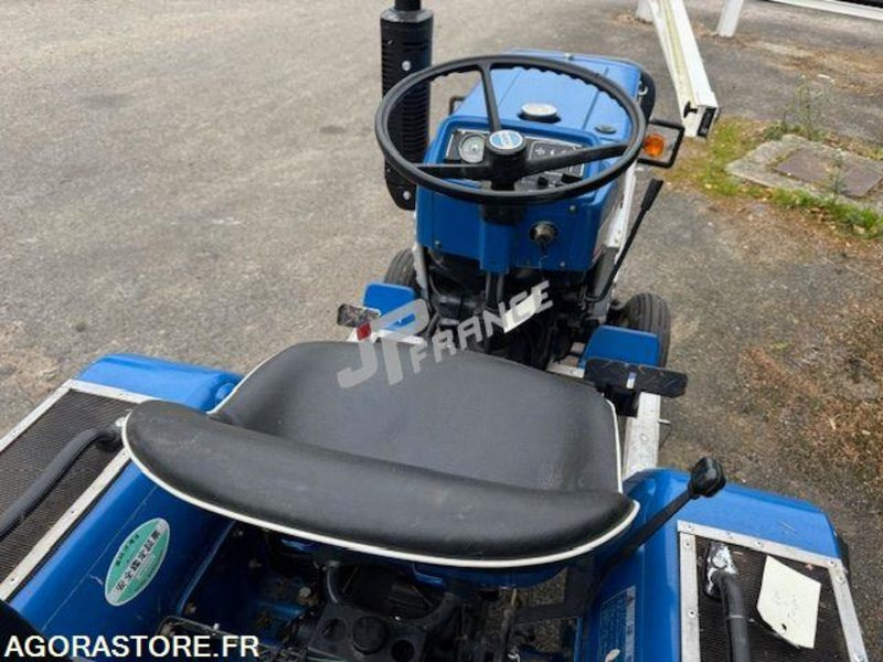 MICROTRACTEUR ISEKI 16CV 2 ROUES MOTRICES 3 CYLINDRES DIESEL BON ETAT GENERAL - Trator: foto 2 MICROTRACTEUR ISEKI 16CV 2 ROUES MOTRICES 3 CYLINDRES DIESEL BON ETAT GENERAL - Trator: foto 2