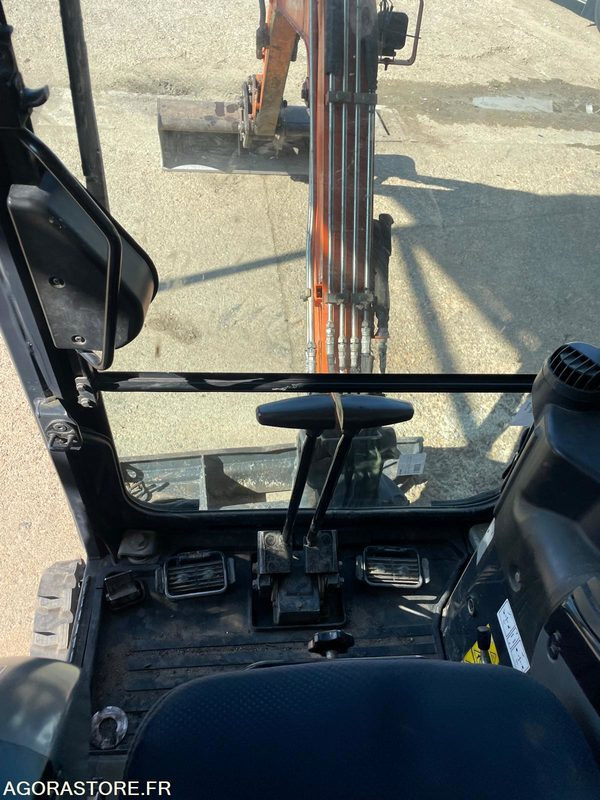 Escavadeira MINI-PELLE SUR CHENILLE CAOUTCHOUC HITACHI ZX17U-2  15CV 1.9T AVEC 3 GODETS: foto 9