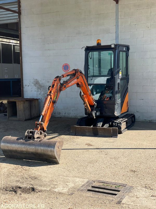 MINI-PELLE SUR CHENILLE CAOUTCHOUC HITACHI ZX17U-2 15CV 1.9T AVEC 3 GODETS - Escavadeira: foto 2 MINI-PELLE SUR CHENILLE CAOUTCHOUC HITACHI ZX17U-2 15CV 1.9T AVEC 3 GODETS - Escavadeira: foto 2