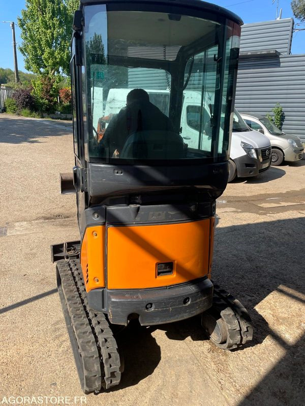 Escavadeira MINI-PELLE SUR CHENILLE CAOUTCHOUC HITACHI ZX17U-2  15CV 1.9T AVEC 3 GODETS: foto 10