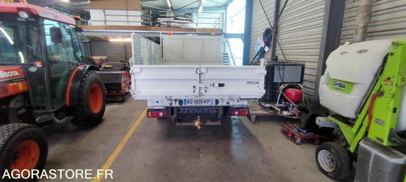 MITSUBISHI FUSO CANTER - Furgão basculante: foto 4 MITSUBISHI FUSO CANTER - Furgão basculante: foto 4
