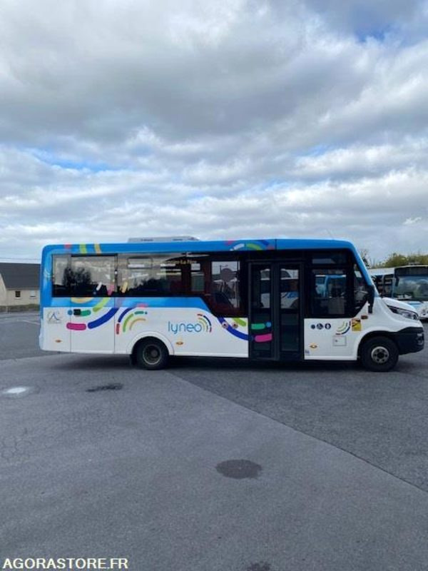 Minibus INDCAR MOBI LOW ENTRY - 27 places - PMR - Micro-ônibus, Furgão de passageiros: foto 2 Minibus INDCAR MOBI LOW ENTRY - 27 places - PMR - Micro-ônibus, Furgão de passageiros: foto 2