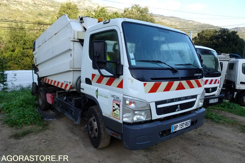 Mitsubishi Fuso - Caminhão de lixo: foto 1 Mitsubishi Fuso - Caminhão de lixo: foto 1