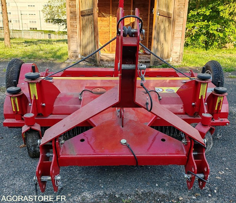 Nettoyeur de terrain de gazon synthétique - Equipamentos para jardinagem: foto 3 Nettoyeur de terrain de gazon synthétique - Equipamentos para jardinagem: foto 3