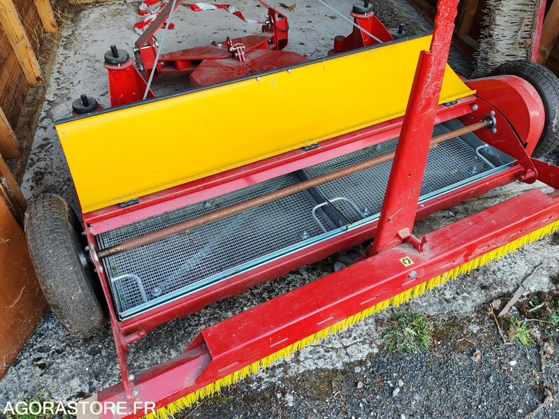 Nettoyeur de terrain de gazon synthétique - Equipamentos para jardinagem: foto 5 Nettoyeur de terrain de gazon synthétique - Equipamentos para jardinagem: foto 5