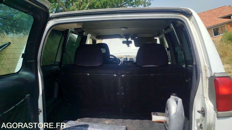 Nissan Terrano - 2004 - SUV: foto 5 Nissan Terrano - 2004 - SUV: foto 5