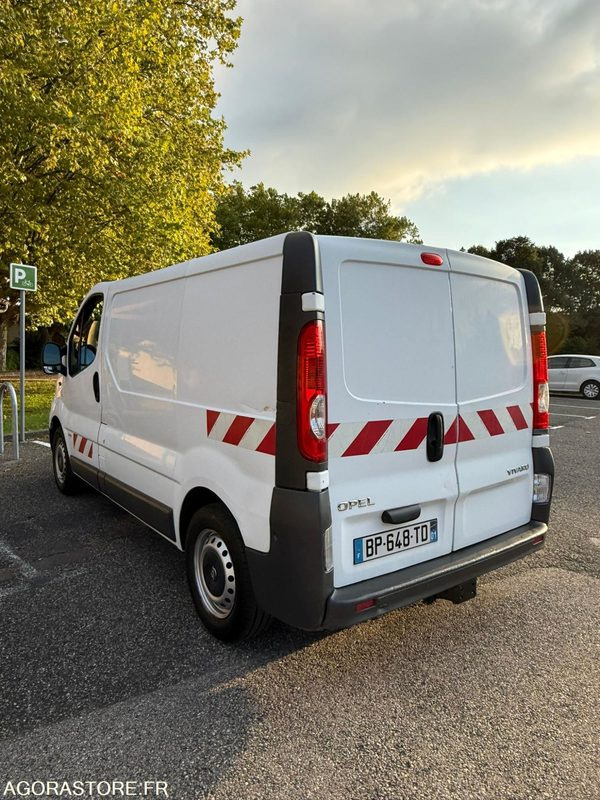 OPEL VIVARO 2L CDTI 90CH moteur 2L dci 90ch à chaine de distribution - Furgão compacto: foto 3 OPEL VIVARO 2L CDTI 90CH moteur 2L dci 90ch à chaine de distribution - Furgão compacto: foto 3