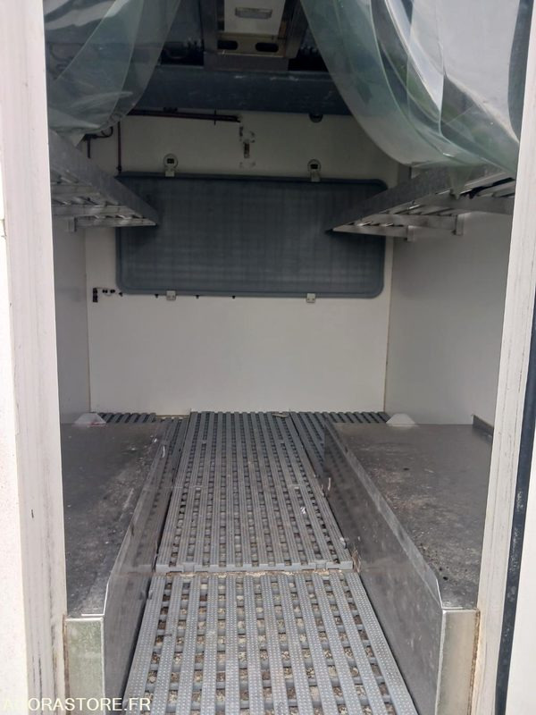 OPEL VIVARO FRIGORIFIQUE - 2017 - 159600KM - Carrinha frigorífica: foto 4 OPEL VIVARO FRIGORIFIQUE - 2017 - 159600KM - Carrinha frigorífica: foto 4